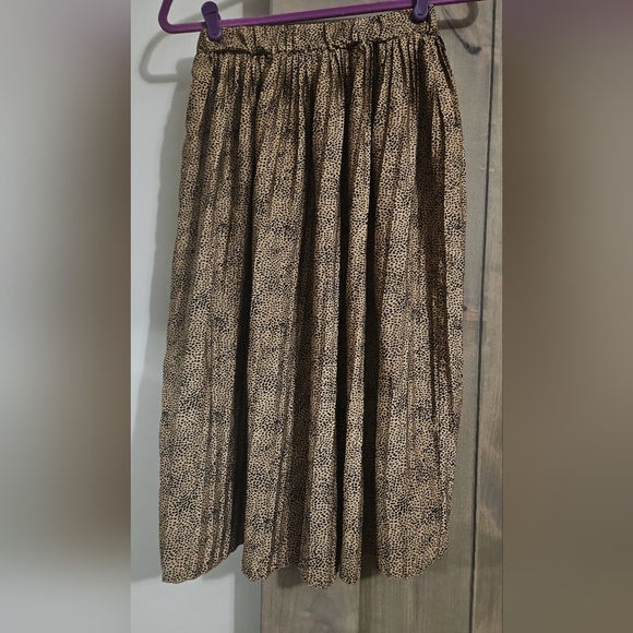SINCERLY JULES Cheetah print pleated accordian style midi skirt. Size small - Picture 5 of 9